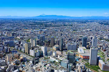 川崎駅と富士山／都市風景、空撮、2017撮影