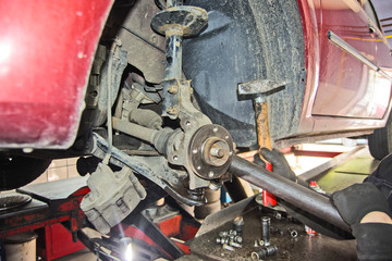 Replacing the car's bearing