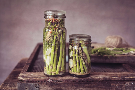 Apsaragus fermented in brine with mustard seeds, chilli and dill