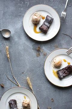 Brownies with Earl Grey ice cream