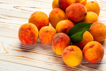 Naklejka na ściany i meble ripe peaches on the table