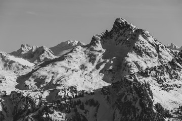 Fototapeta na wymiar Beautiful Snowy Mountains in the Northern Cascades
