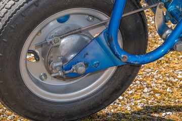 バイクのタイヤ　rear wheel of the old bike