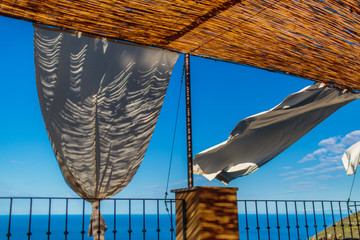 sonnensegel in italien in der chinque terre