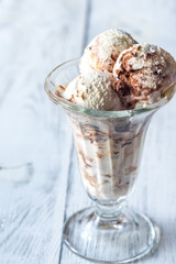 Vanilla-chocolate ice cream in a sundae glass