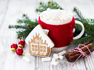 hot chocolate with marshmallows and gingerbread cookie
