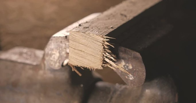 chain saw cuts wood