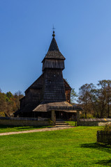Fototapeta na wymiar drewniany kościół 