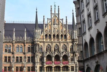 Fototapeta premium The famous Munich square, Marienplatz, with its Gothic-style palaces, Germany.