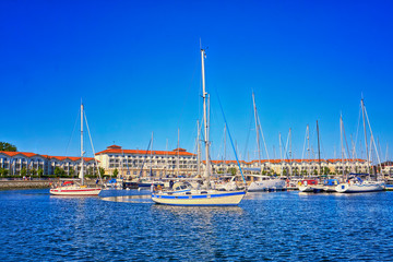 Fototapeta na wymiar Holiday resort with sailboats in the harbor Weiße Wiek.