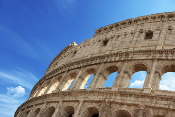Obraz premium Detail of the arches of the Colosseum. Marble ruins over a blue sky, Rome, Italy