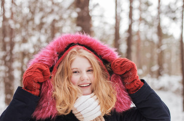 Fototapeta premium teen girl in winter snowy park