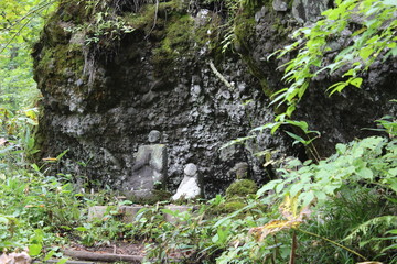 神社参道の地蔵