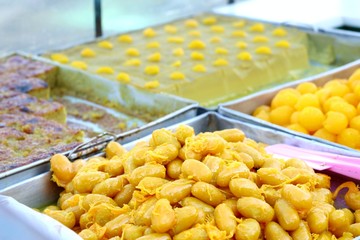Thai desserts gold at street food