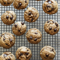 Homemade vegan chocolate chip cookies - obrazy, fototapety, plakaty