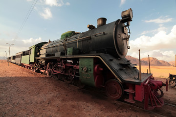 Fototapeta na wymiar Antico treno a vapore nel deserto del Wadi Rum