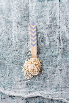 Popped whole meal amaranth on wood spoon