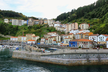 Fototapeta na wymiar Small fishing village of elantxobe at basque country