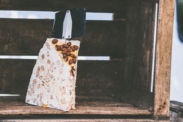 Part de nougat artisanal aux amandes