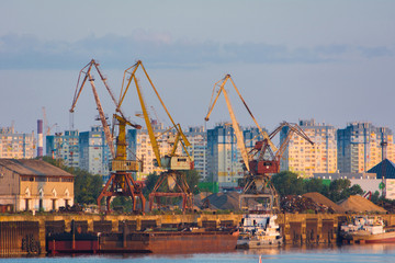 Fototapeta na wymiar Nizhny Novgorod, Russia - July 10, 2013: Cranes in the docks of Nizhny Novgorod. View of the streets of the old Russian city