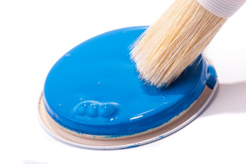 Blaue Farbe mit Pinsel