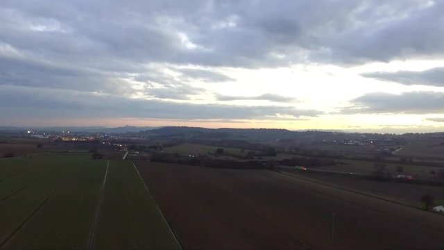 In volo sulla campagna