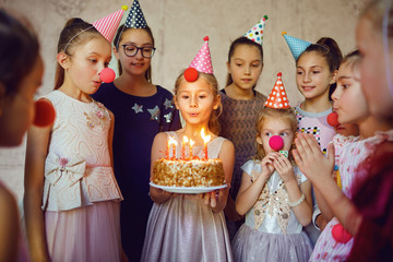 Children with a birthday cake have fun.