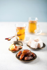  Dried dates and tea