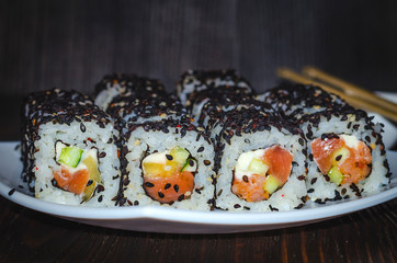 sushi with tuna in black sesame