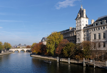 Fototapeta na wymiar the Orfevres quay in Paris city