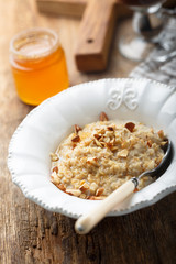 Oatmeal porridge with nuts and honey