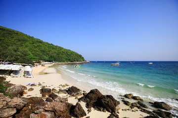 Fototapeta premium White sand beach with mountain view on Samet Island in Chonburi province, Thailand