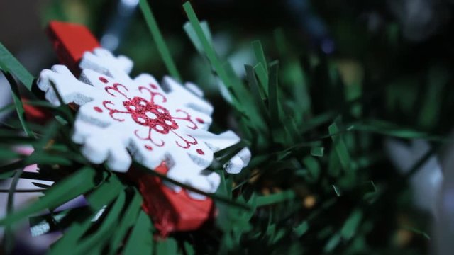  	Snow flake decoration on Christmas tree