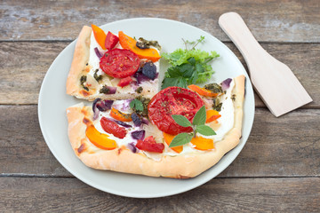 Kürbis-Tomaten-Fladenbrot