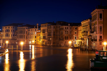 H&auml;userzeile Venedig Nacht