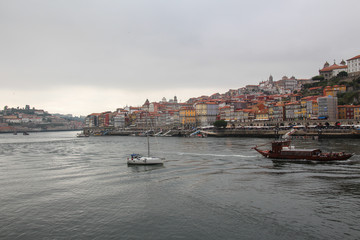 Fototapeta na wymiar Quiet scene in Porto, Portugal