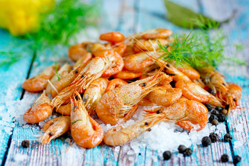 Boiled shrimp with sea salt, pepper, lemon and dill