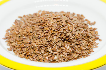 pile of brown flaxseeds
