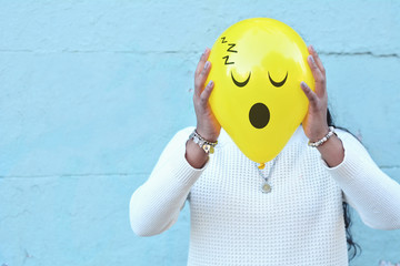  Woman with a balloon on his head