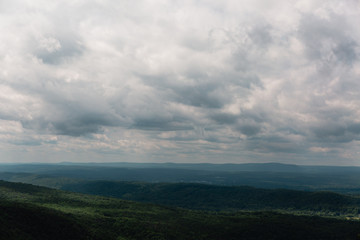 Obraz premium cloudy sky rolling hills