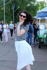 Outdoors portrait of beautiful woman in glasses