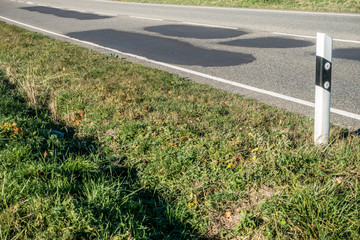 Ausgebesserte Schlaglöcher auf Bundesstrasse