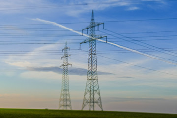 Strommasten am Abend