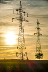 Strommasten am Abend
