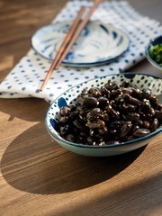 한국의 음식 시금치 무침과 콩자반 