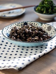 한국의 음식 시금치 무침과 콩자반 