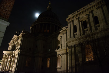Obraz premium St Pauls Cathedral at nigth