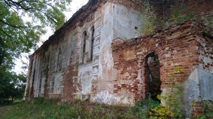 Fototapeta na wymiar руины церкви