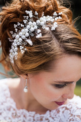 Obraz na płótnie Canvas bride in white wreath