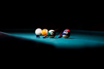 billiard table with cue and balls. billiard background - obrazy, fototapety, plakaty